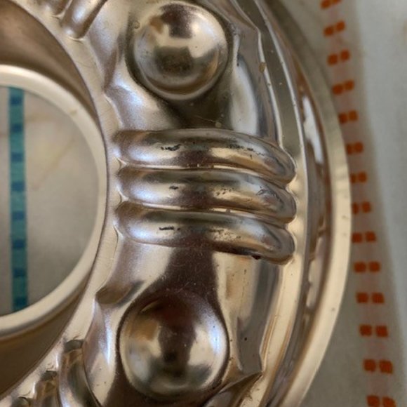 Vintage Round Copper Ring Mold with hanger - Jello or Molded Salads - 1960s - Picture 6 of 6